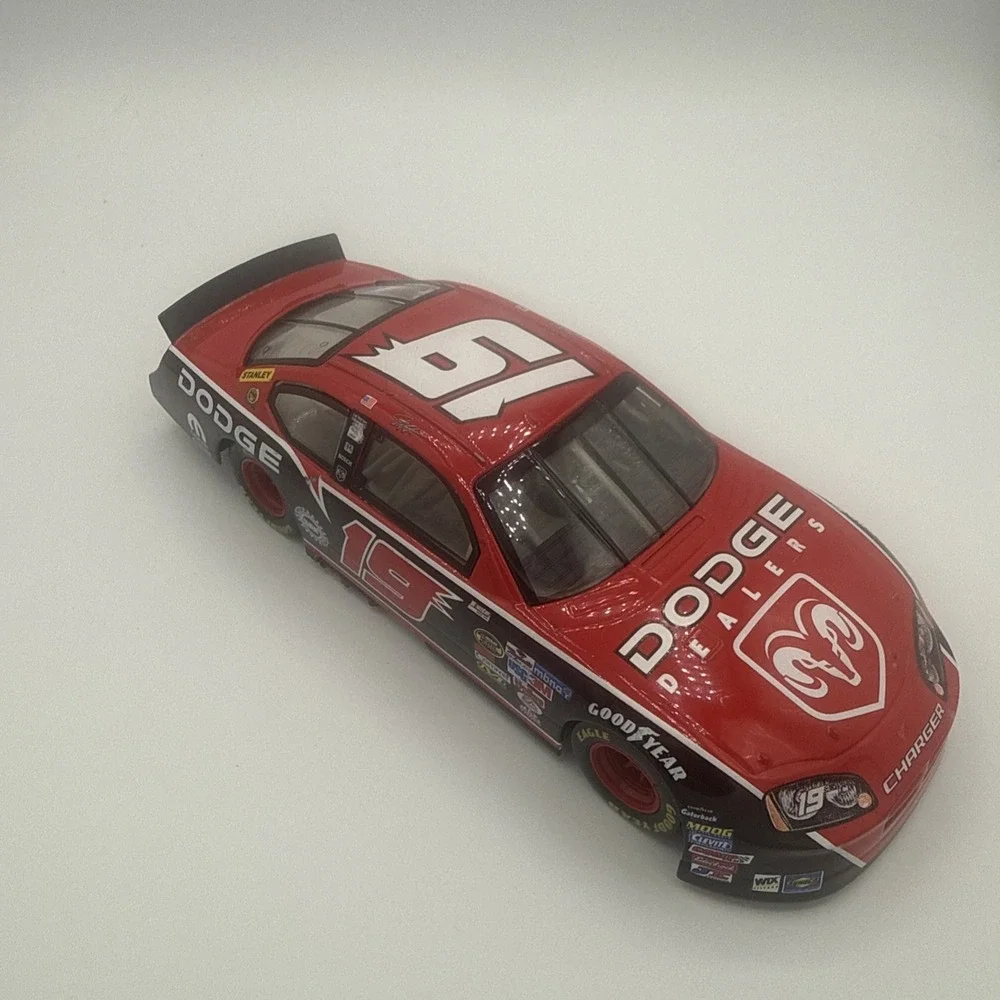 RARE 2006 Jeremy Mayfield #19 Dodge Dealers Dodge Intrepid 1:24 Action NASCAR